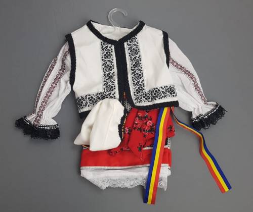 Costum Traditional Fetite Bianca